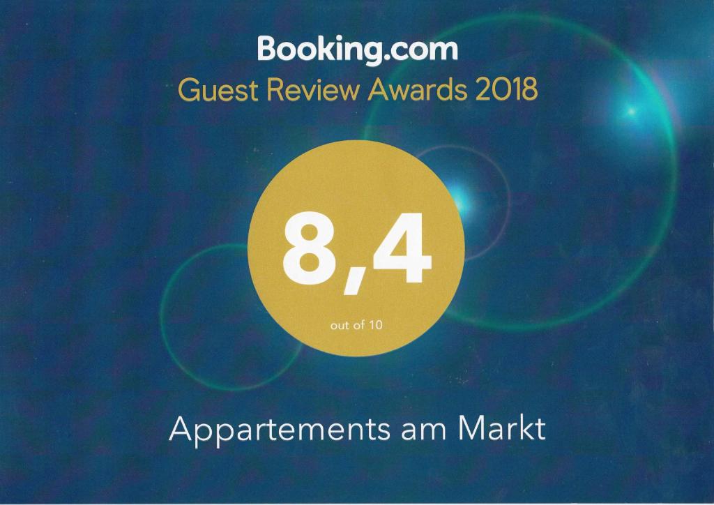 a sign that says guest review awards with a yellow circle at Appartements am Markt in Greifswald