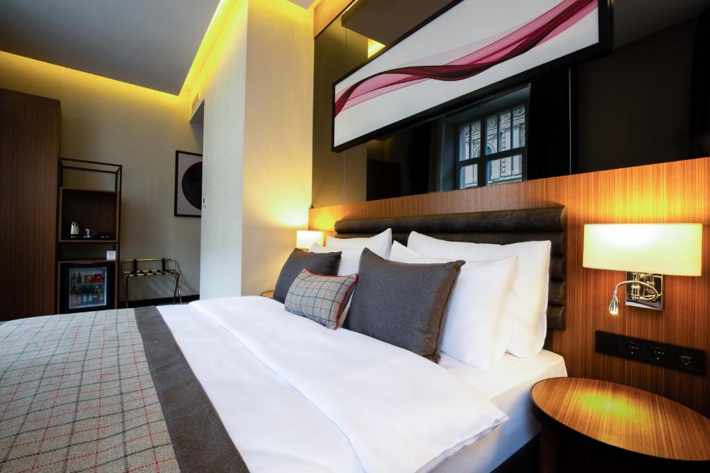 Postel nebo postele na pokoji v ubytování Ramada by Wyndham Budapest City Center