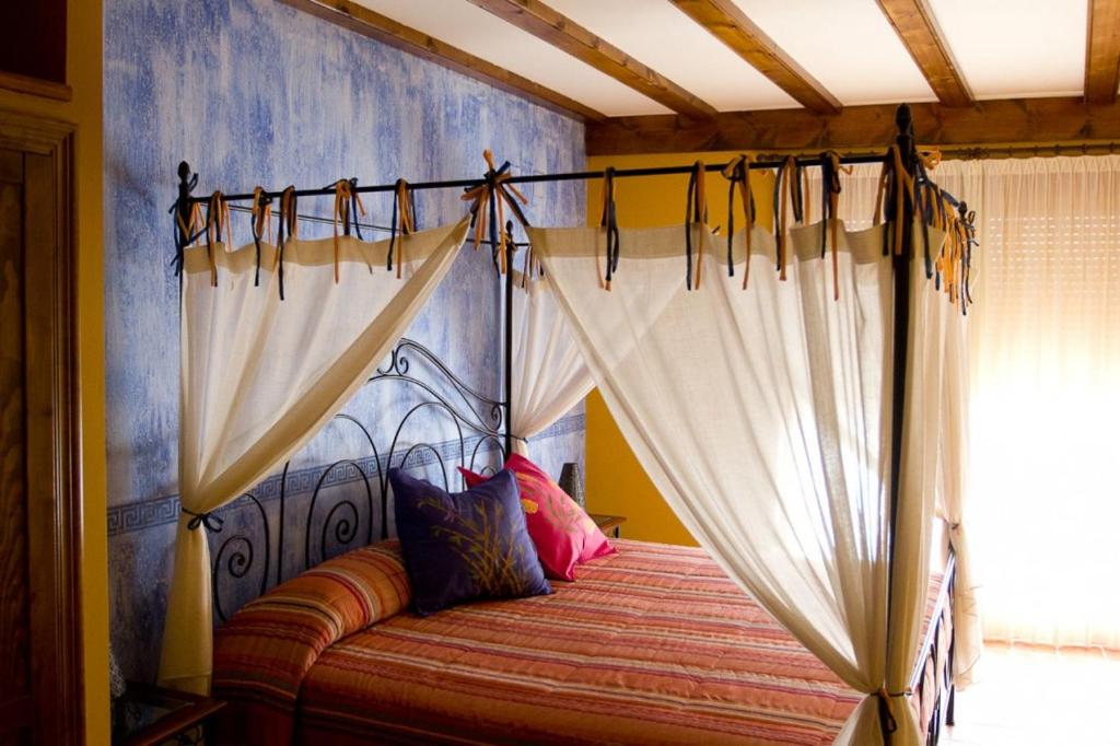 En eller flere senge i et værelse på A la Sombra de la Torre