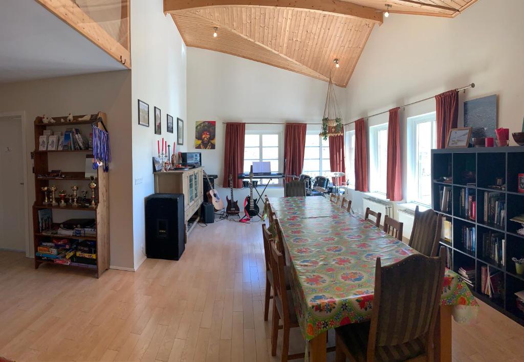 Fotografie z fotogalerie ubytování Hvammur 2 Guesthouse Red House v destinaci Blönduós