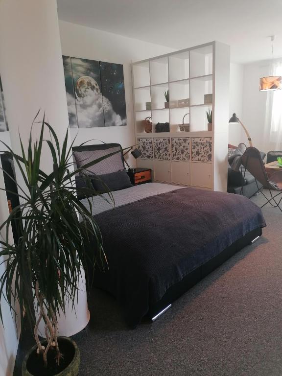 A bed or beds in a room at Apartman 11 MyMara