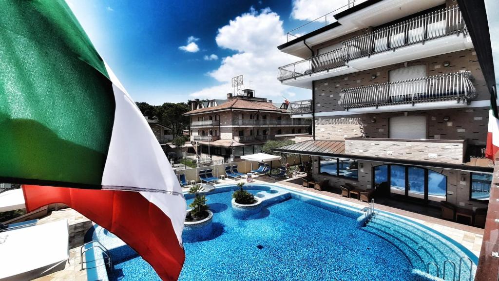 Bazén v ubytovaní Hotel & Wellness Fra I Pini alebo v jeho blízkosti