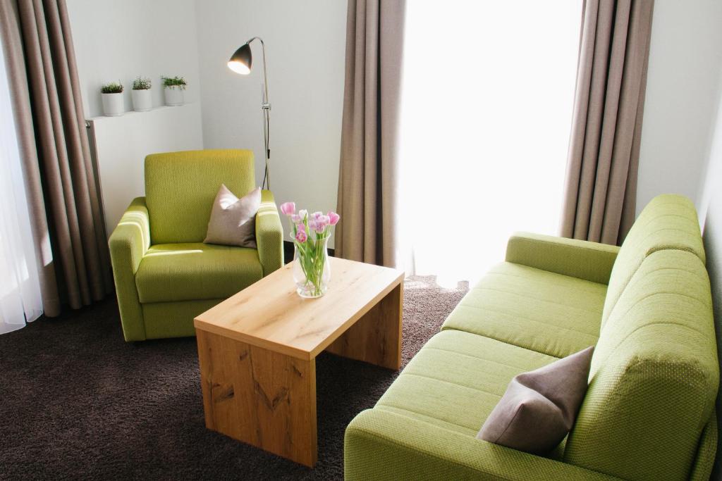 Posezení v ubytování Hotel-Restaurant Sennhütte im Herzen des Südschwarzwalds