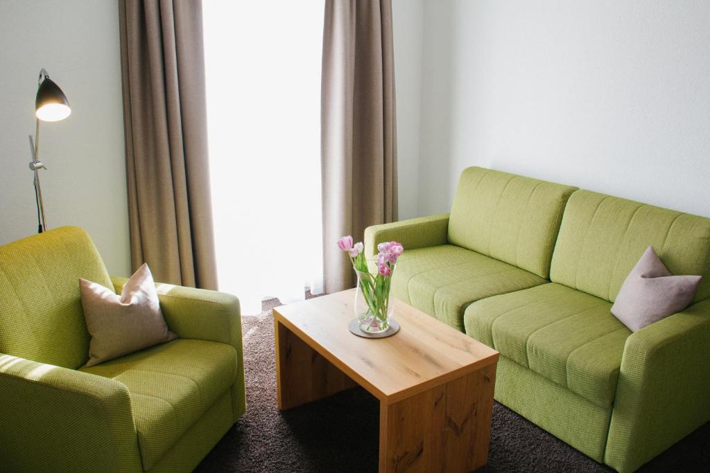 Posezení v ubytování Hotel-Restaurant Sennhütte im Herzen des Südschwarzwalds