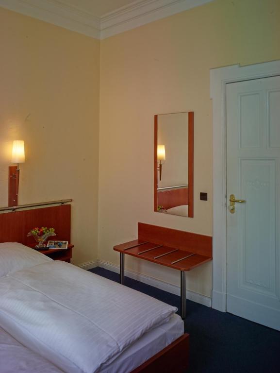 
Double Room with Shower
