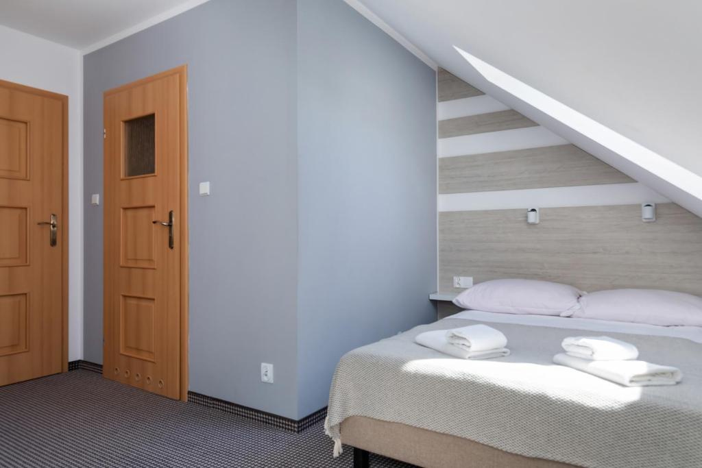 Ein Bett oder Betten in einem Zimmer der Unterkunft Willa Arielka