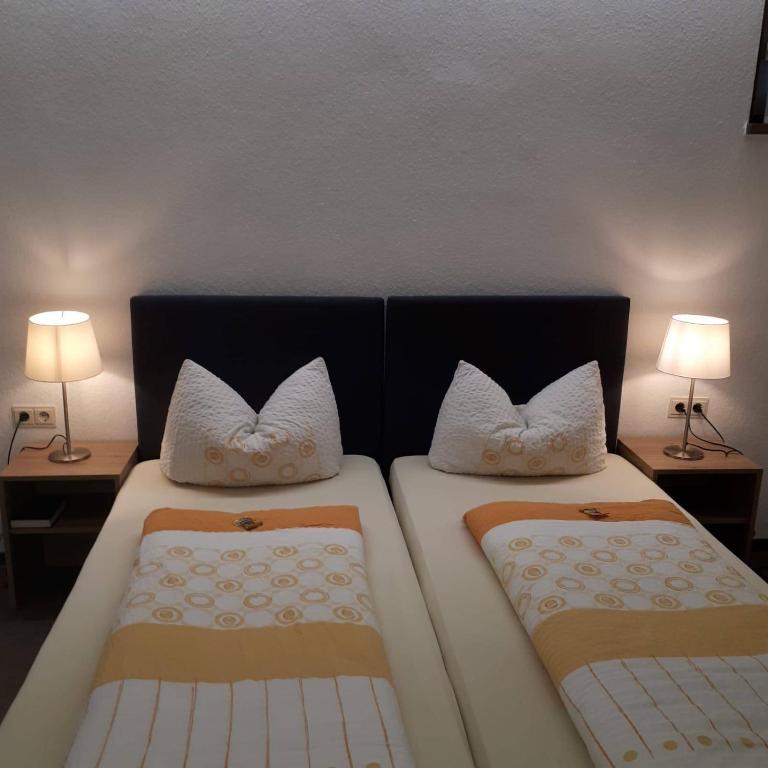 Postel nebo postele na pokoji v ubytování Hotel Fortuna