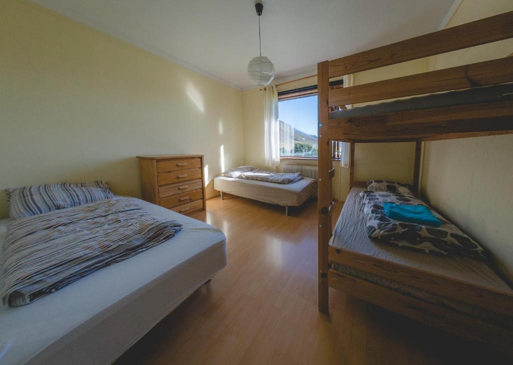 Postel nebo postele na pokoji v ubytování Hvammur 2 Guesthouse