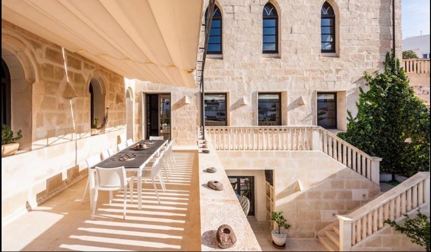Booking.com: Villa Splendid former Chapel with pool & jacuzzi ...