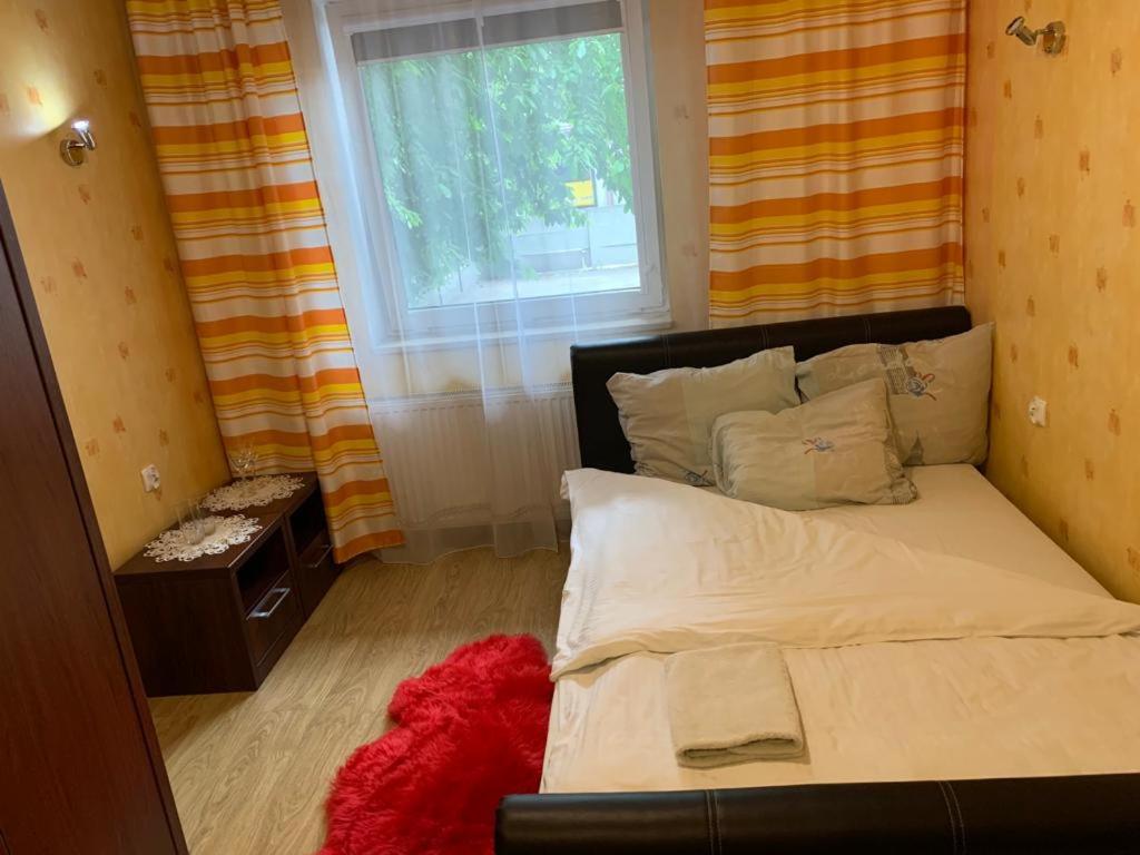 Posteľ alebo postele v izbe v ubytovaní mPark Noclegi Śląsk Mysłowice