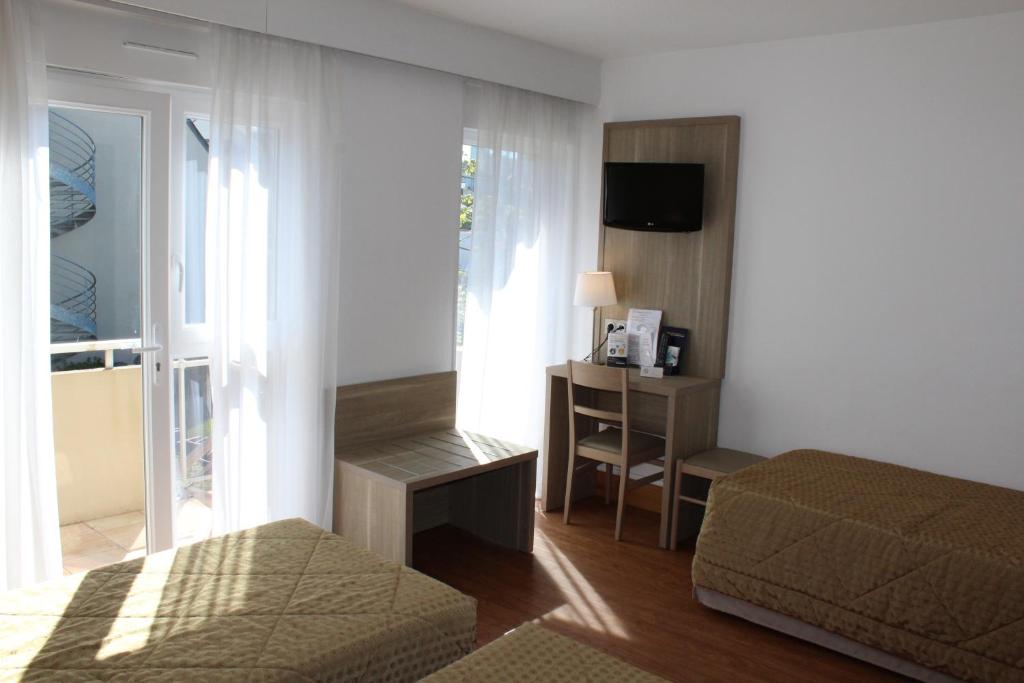 Hotel Des Tilleuls - Dreibettzimmer Mit Dusche