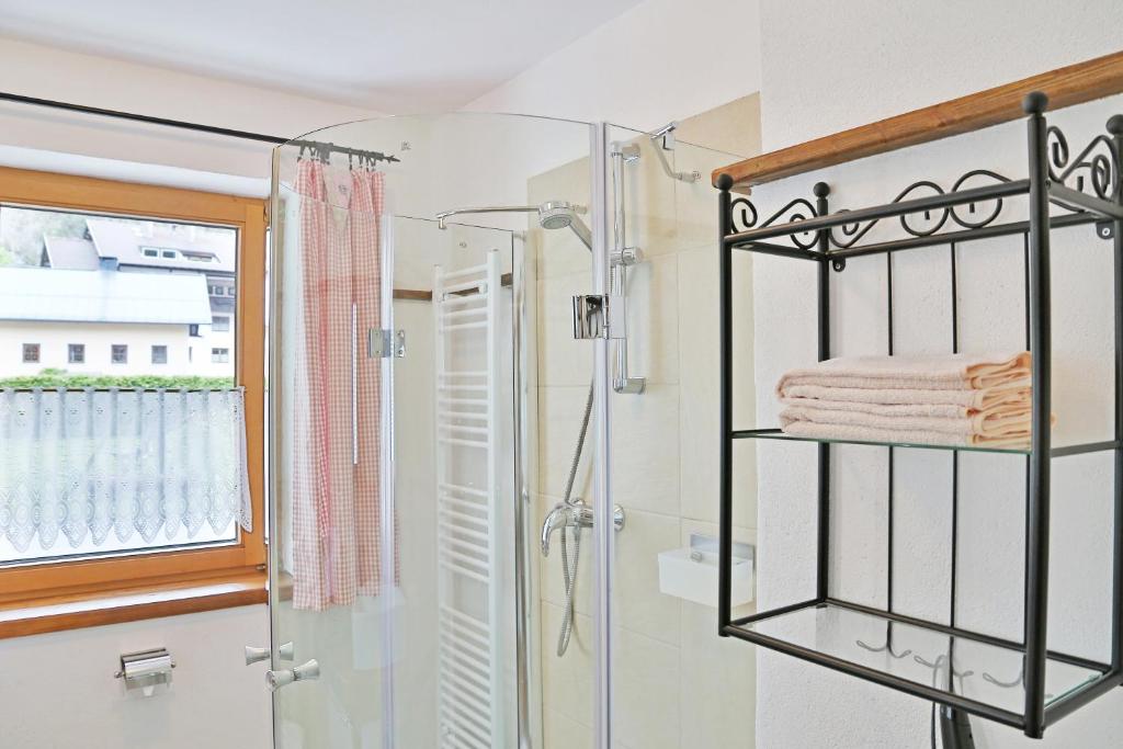 Vannituba majutusasutuses Haus Adlerkanzel