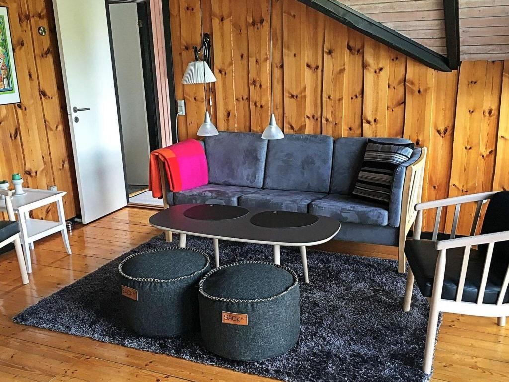 Posezení v ubytování Three-Bedroom Holiday home in Otterup 9