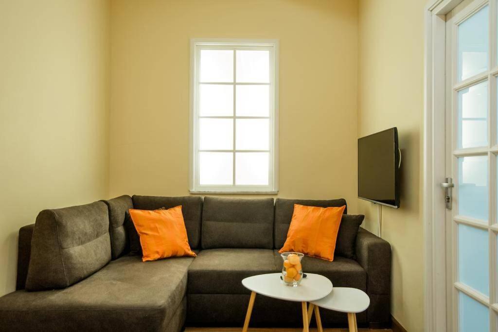 Televízia a/alebo spoločenská miestnosť v ubytovaní Apartamenty-MI Happy