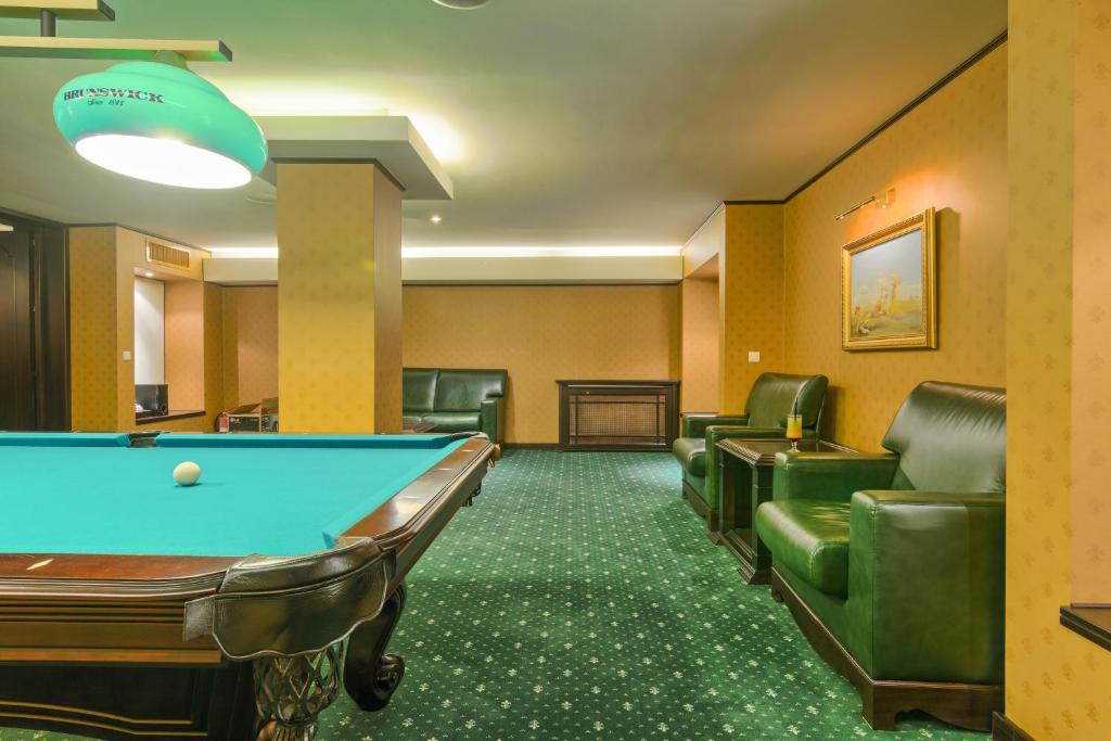 Biliár nebo kulečník v ubytování Hotel Snagov Club