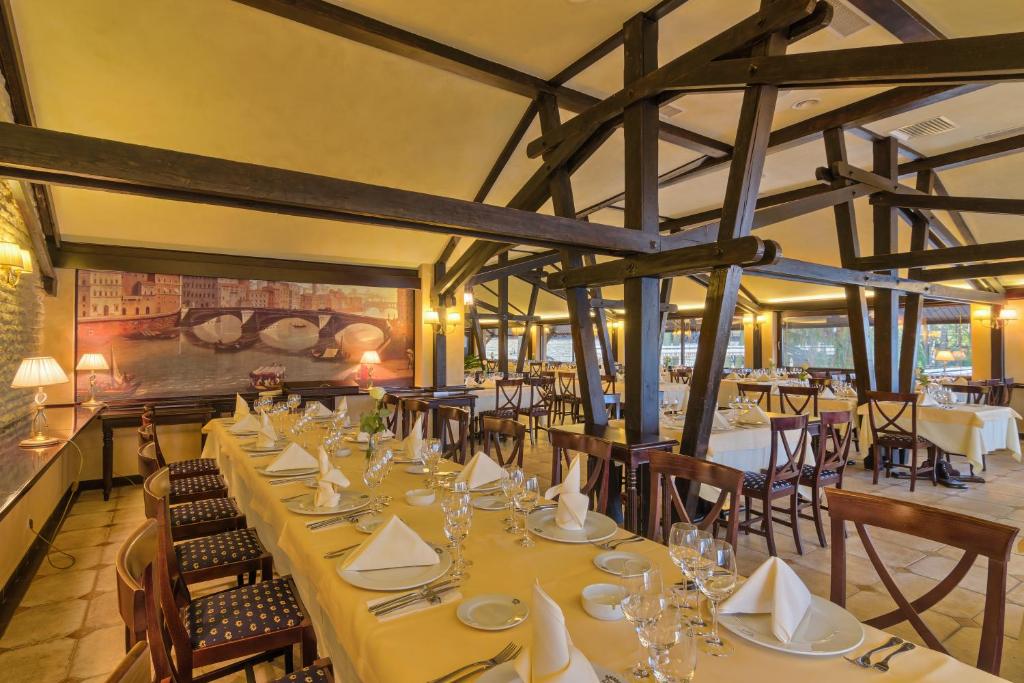 Restaurace v ubytování Hotel Snagov Club