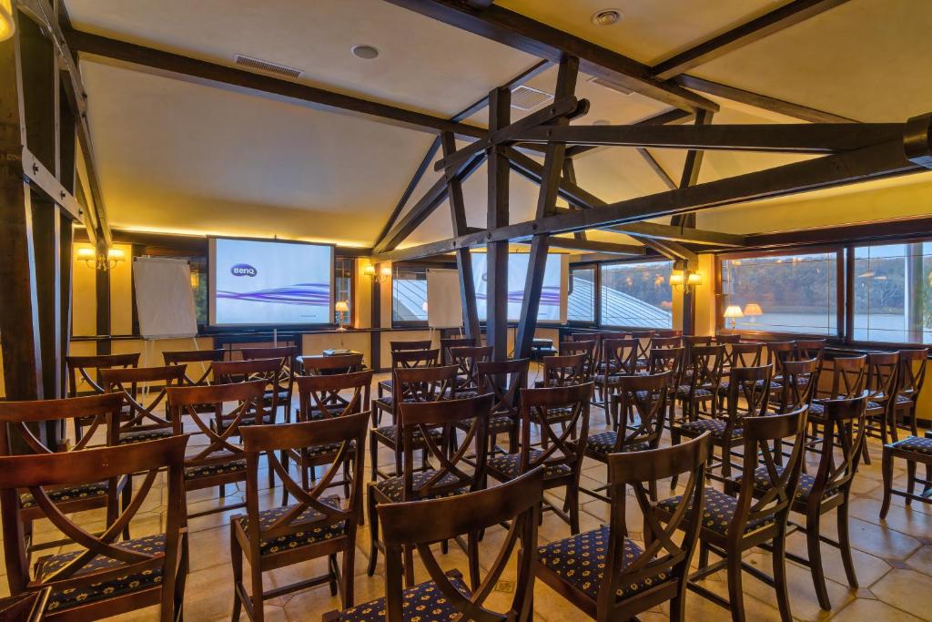 Restaurace v ubytování Hotel Snagov Club
