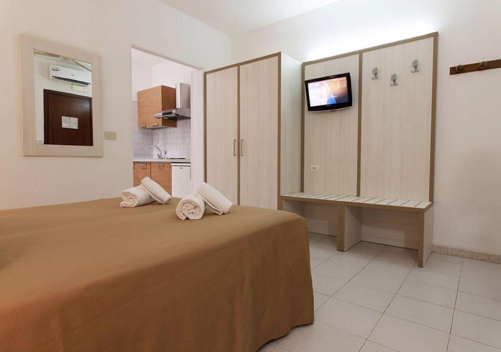 a bedroom with a bed and a tv on a wall at Hotel Residence Nemo in Brindisi