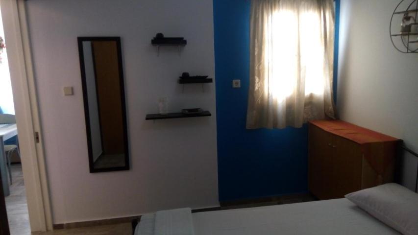 Postel nebo postele na pokoji v ubytování John Galouzis Studios