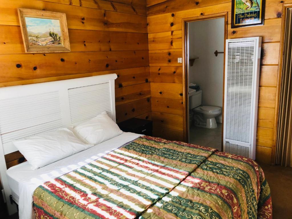 A bed or beds in a room at Mountain View Cabins