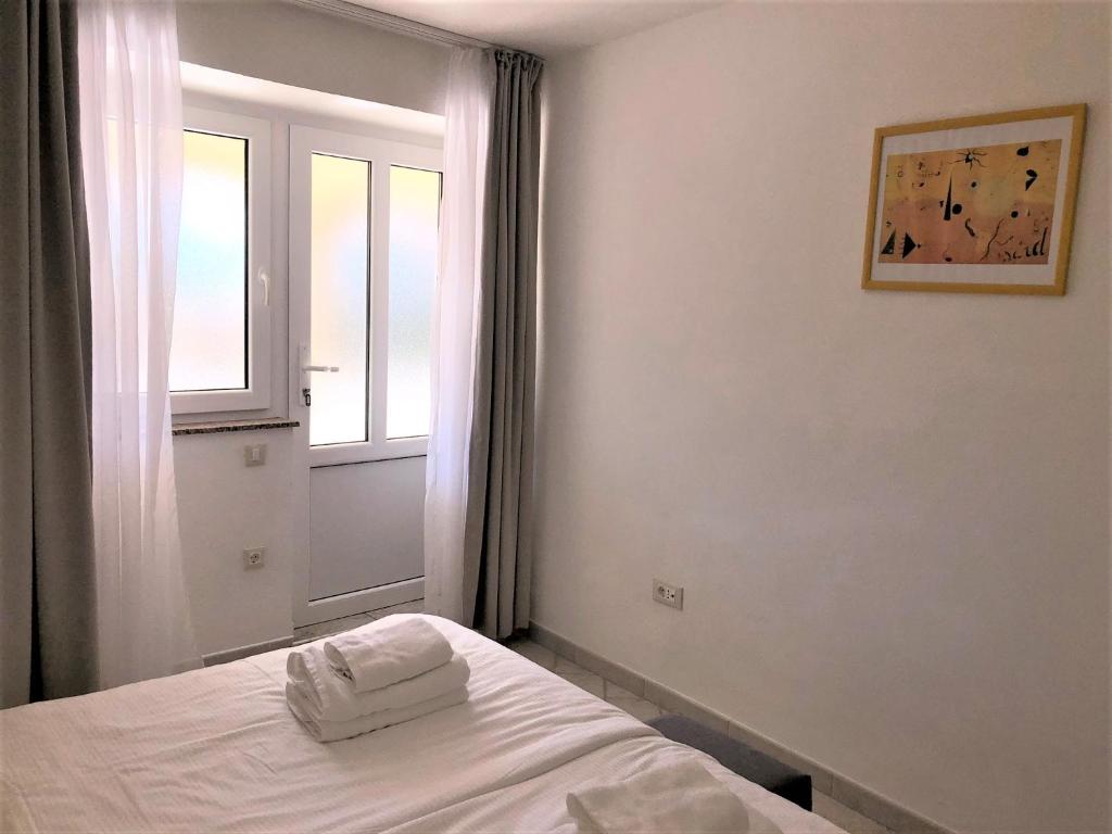 Postel nebo postele na pokoji v ubytování Apartments Trlika