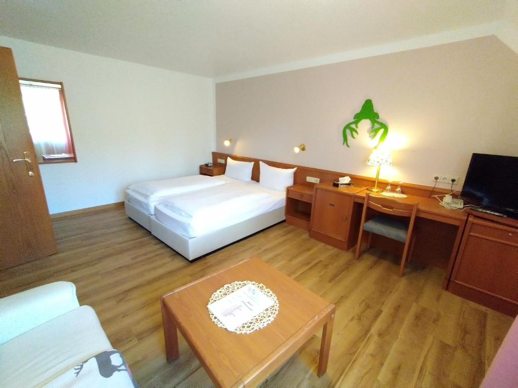 Postel nebo postele na pokoji v ubytování Hotel Faller