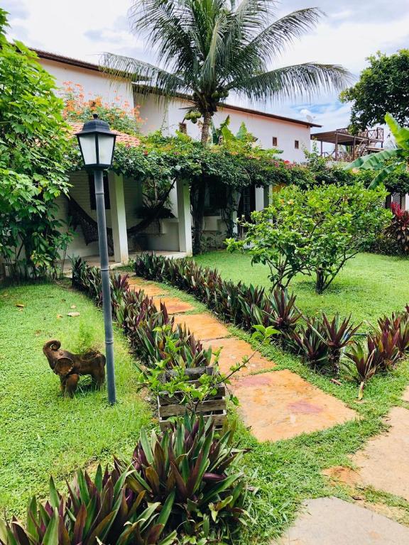 Um jardim em Pousada Villa Caju