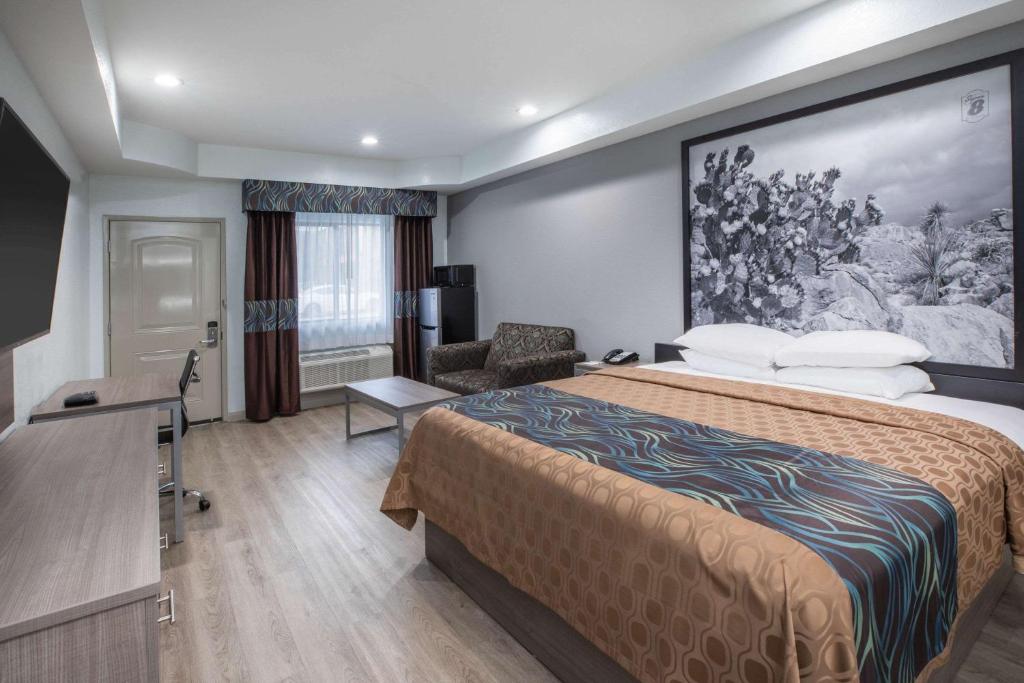 Postel nebo postele na pokoji v ubytování Super 8 by Wyndham Humble Houston Fallcreek