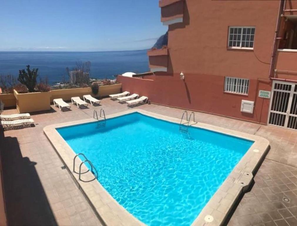 Piscina en o cerca de One bedroom appartement with sea view shared pool and terrace at Santiago del Teide