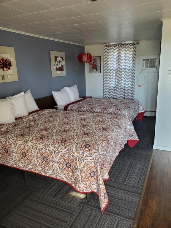 Postel nebo postele na pokoji v ubytování Sage Motel