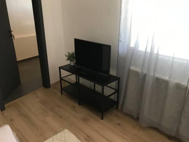 Televízia a/alebo spoločenská miestnosť v ubytovaní Apartment Dubnica Prejta 3