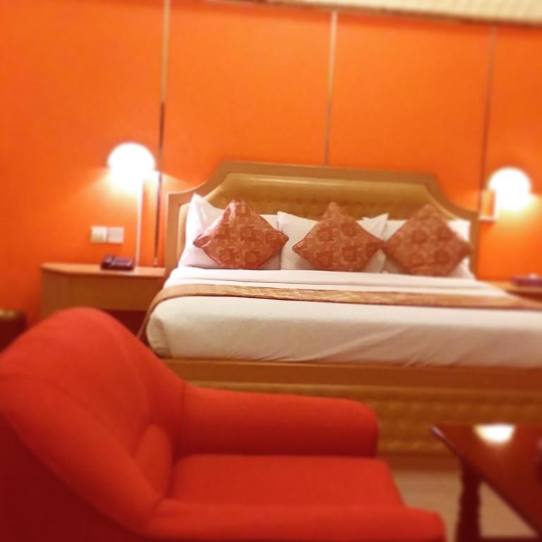 Postel nebo postele na pokoji v ubytování Bowshar International Hotel