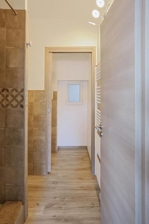a hallway with a door leading to a bathroom at SunRise Cassis in Cassis