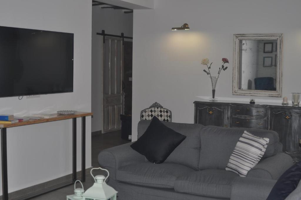 A television and/or entertainment centre at Casa Chirreas