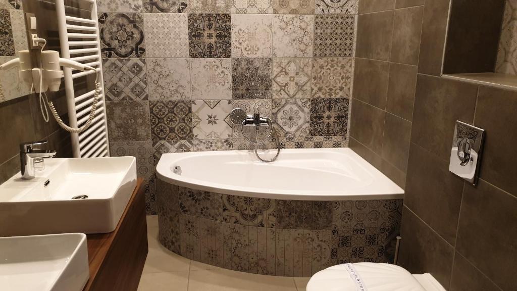 Koupelna v ubytování Vácz Hotel