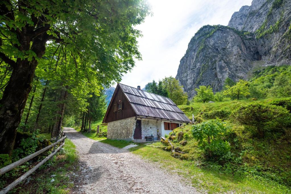 Zgradba, v kateri se nahaja počitniška hiška