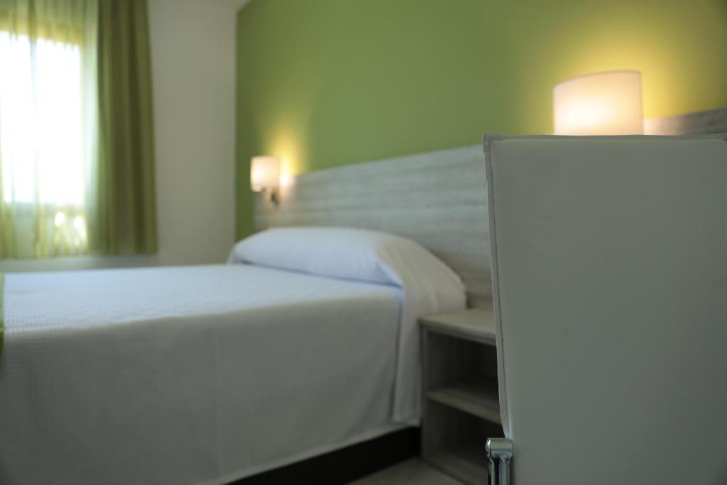 Postel nebo postele na pokoji v ubytování Hotel Las Catedrales