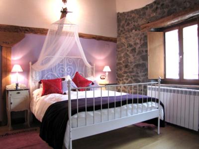 A bed or beds in a room at Apartamento rural Casa Arritxenea