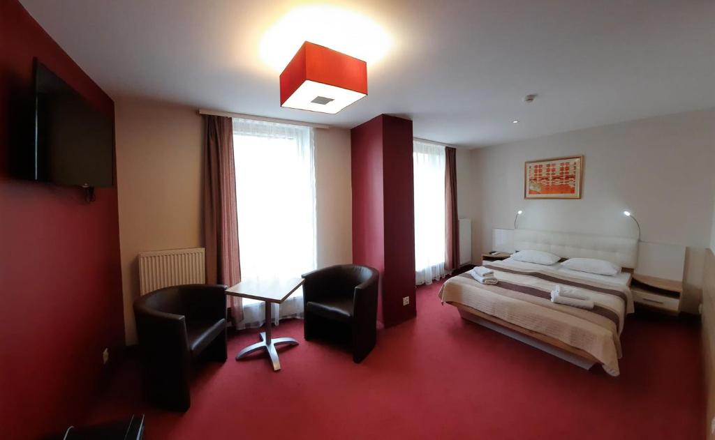 Postel nebo postele na pokoji v ubytování Hotel Arsenał