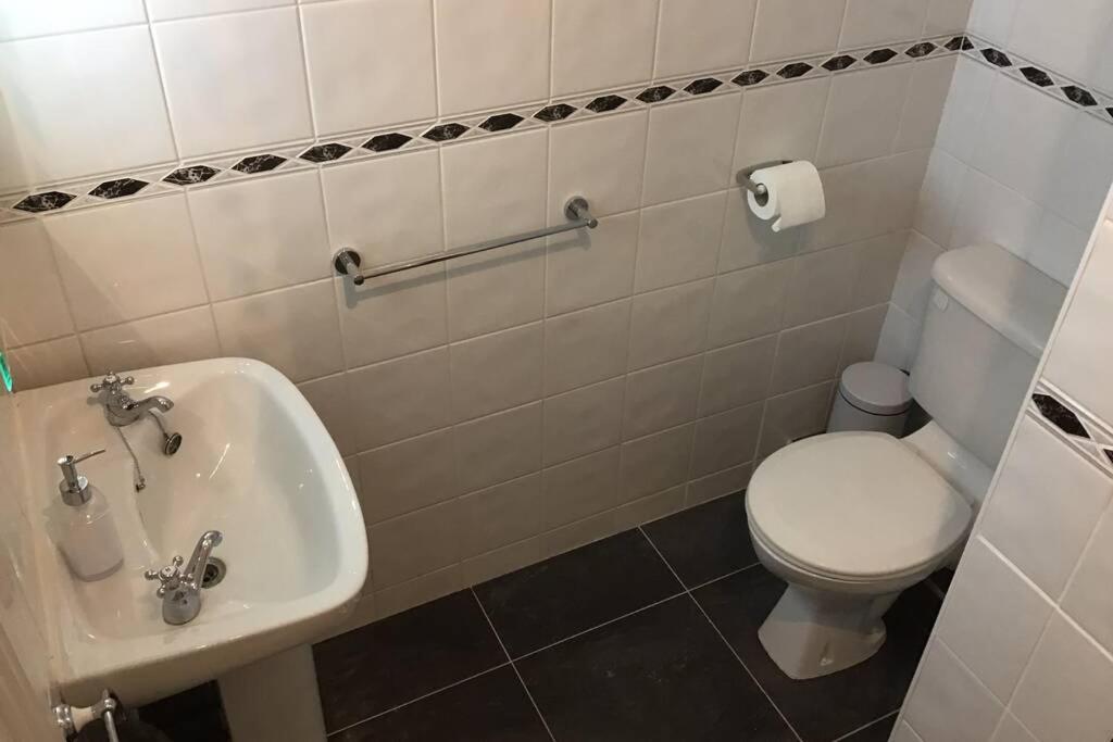 Koupelna v ubytování Waterfront apartment completely refurbished