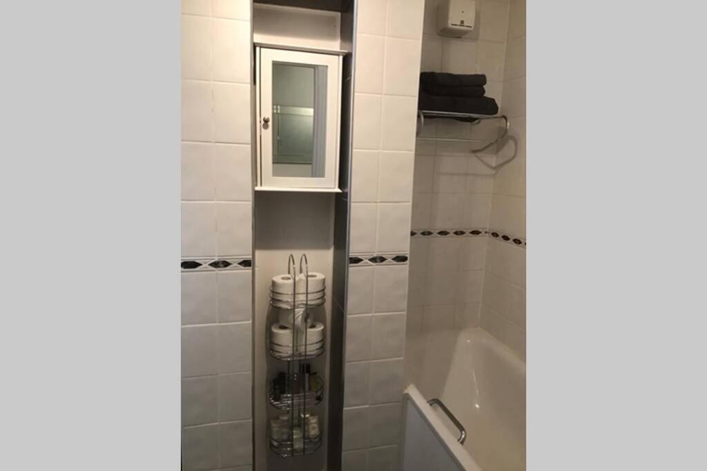 Koupelna v ubytování Waterfront apartment completely refurbished