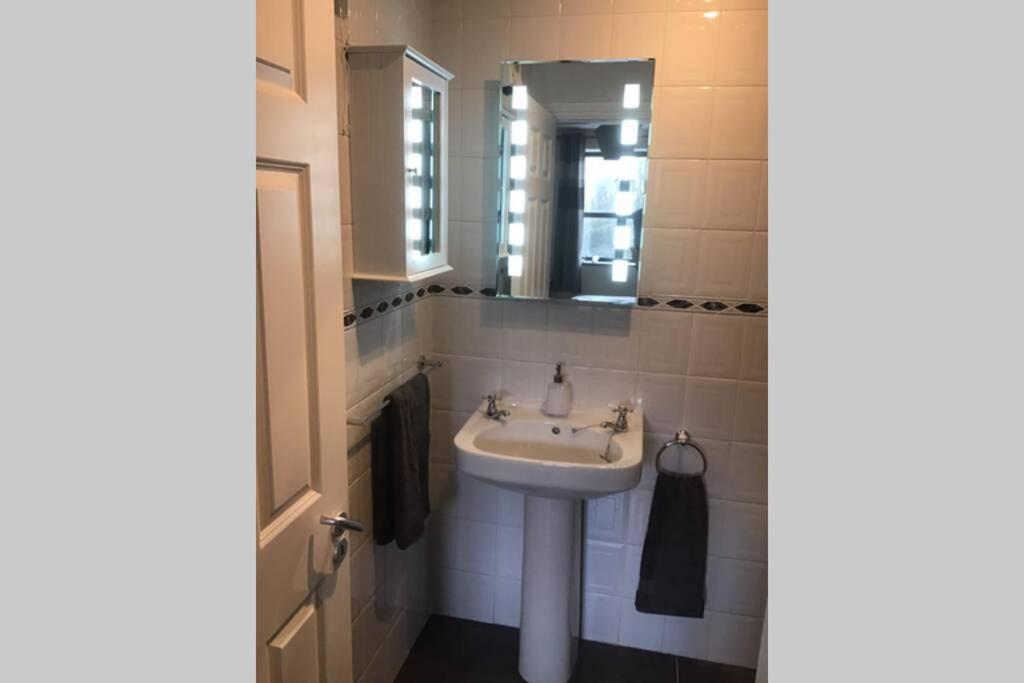 Koupelna v ubytování Waterfront apartment completely refurbished