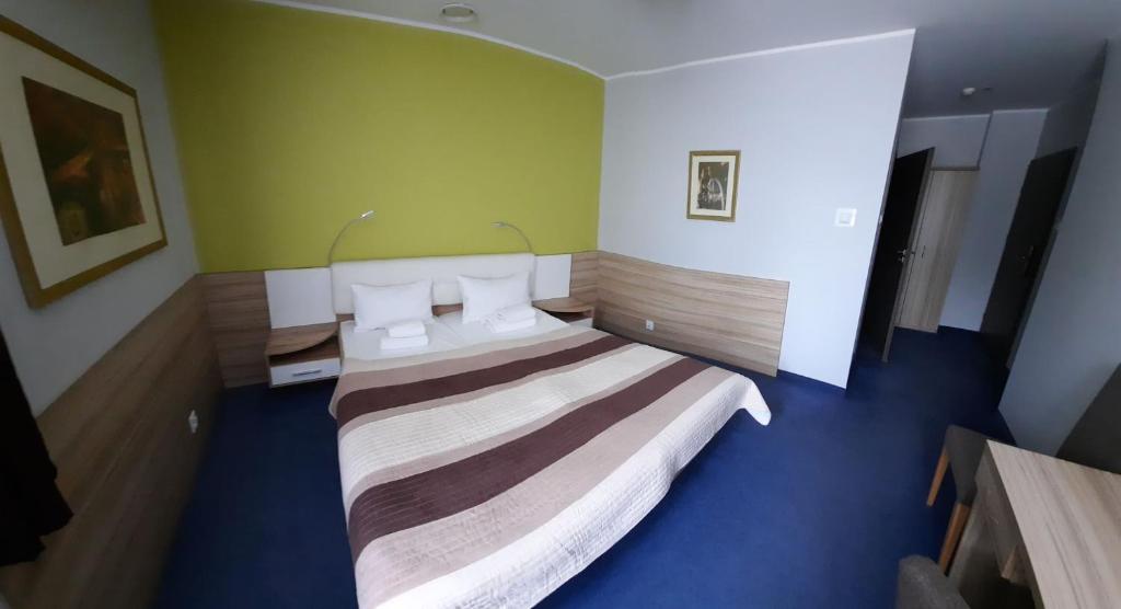 Postel nebo postele na pokoji v ubytování Hotel Arsenał
