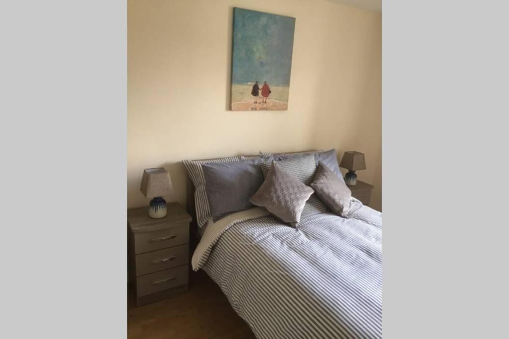 Postel nebo postele na pokoji v ubytování Waterfront apartment completely refurbished