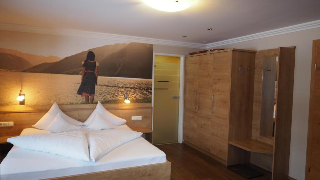 Postel nebo postele na pokoji v ubytování Frühstückshotel Margret