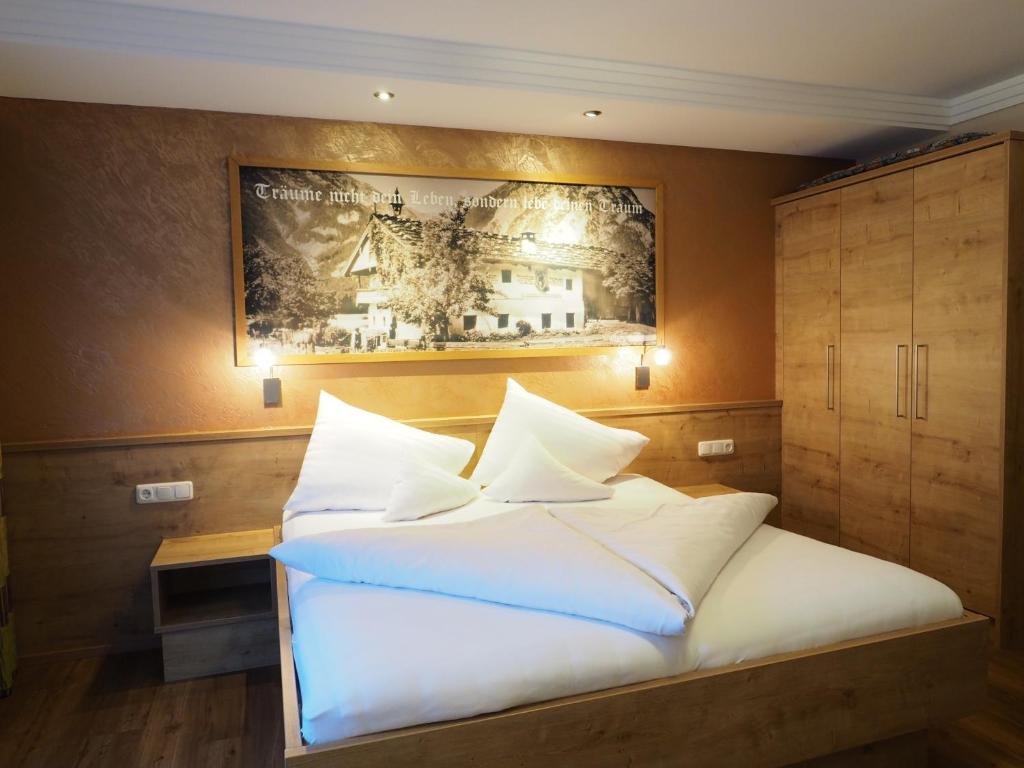 Postel nebo postele na pokoji v ubytování Frühstückshotel Margret