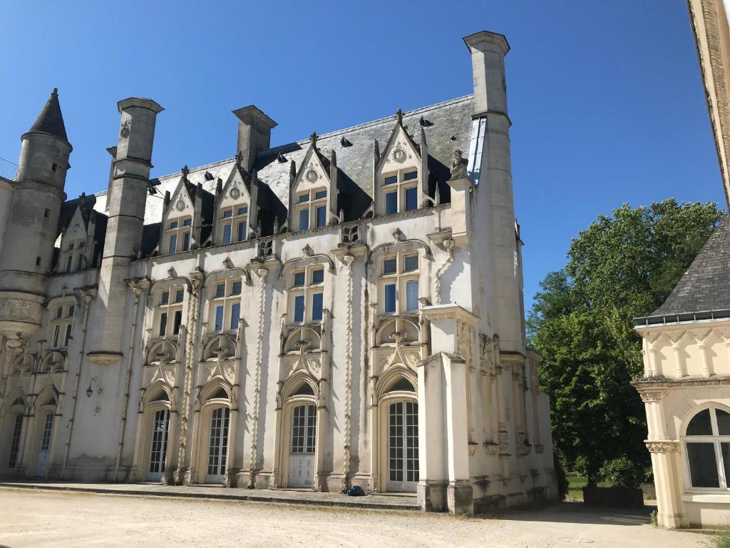 an old castle with a blue sky in the background at Maison avec vue sur le Château in Orléans