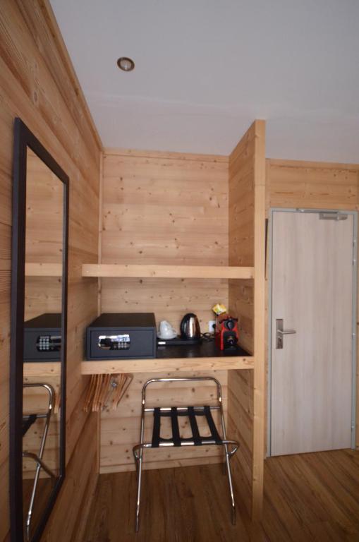 Kuchyň nebo kuchyňský kout v ubytování Hôtel Edelweiss