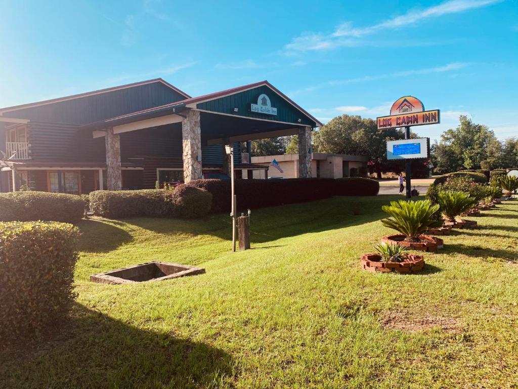 Log Cabin Inn - Handicap King Suite - Non-Smoking