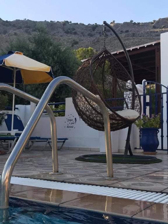 Bazén v ubytování Chrysanthi studios and apartments Pefkos nebo v jeho okolí